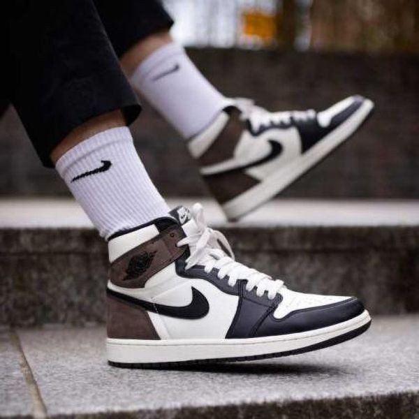 ナイキ エアジョーダン1 ダークモカ 偽物ハイ OG セイル/OG DARK MOCHA BLACK 555088-105