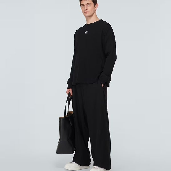 ロエベ オーバーサイズ コピー ロングスリーブ Tシャツ H526Y22XAY